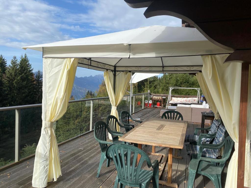 Chalet Traditionnel Avec Jacuzzi Exterieur Bex Exterior foto