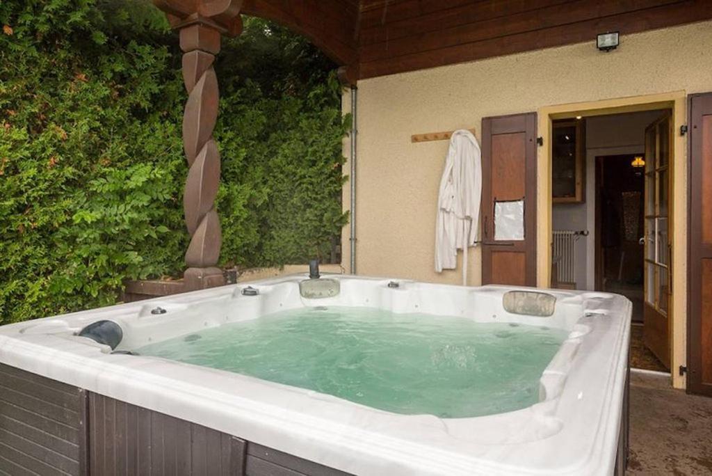 Chalet Traditionnel Avec Jacuzzi Exterieur Bex Exterior foto